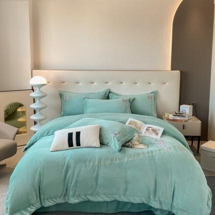 魅都新款高克重牛奶绒刺绣款四件套 浅绿