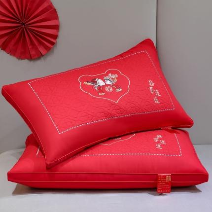 91家纺网 家纺一手货源 找家纺 （总）仁宇枕业 2022新款大红婚庆结婚婚礼喜庆枕头