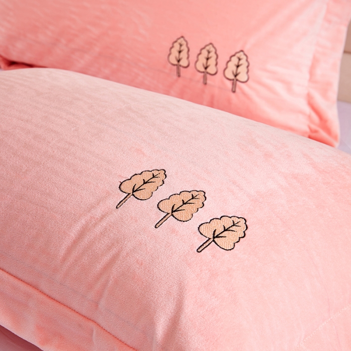 91家纺网 家纺一手货源 找家纺 （总）丰淘 2022新款宝宝绒刺绣保暖枕套一对装