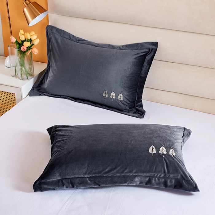 91家纺网 家纺一手货源 找家纺 丰淘 2022新款宝宝绒刺绣保暖枕套一对装 高级灰