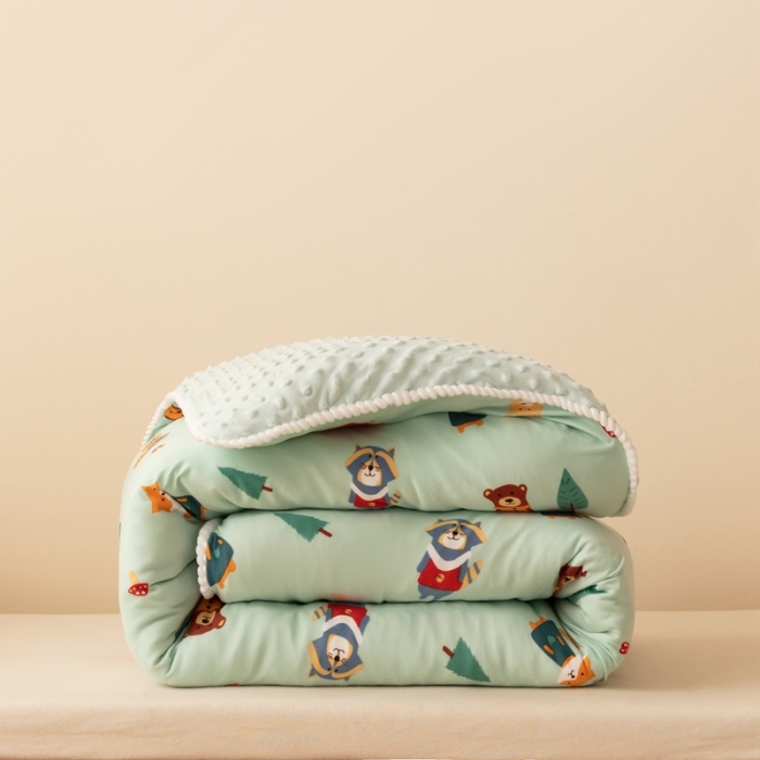 91家纺网 家纺一手货源 找家纺 喜多兔 2022新款小可爱豆豆被 动物王国绿色