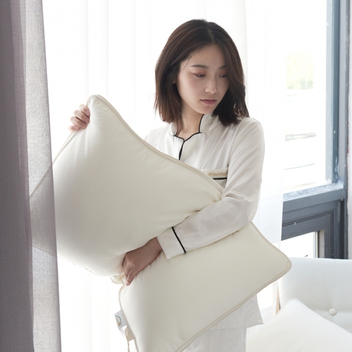 91家纺网 家纺一手货源 找家纺 （总）方回 2022新款牛奶美肤枕 48*74cm