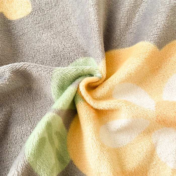 91家纺网 家纺一手货源 找家纺 纽缦 2022新款牛奶绒床笠法莱水晶宝宝 元气草莓花-灰