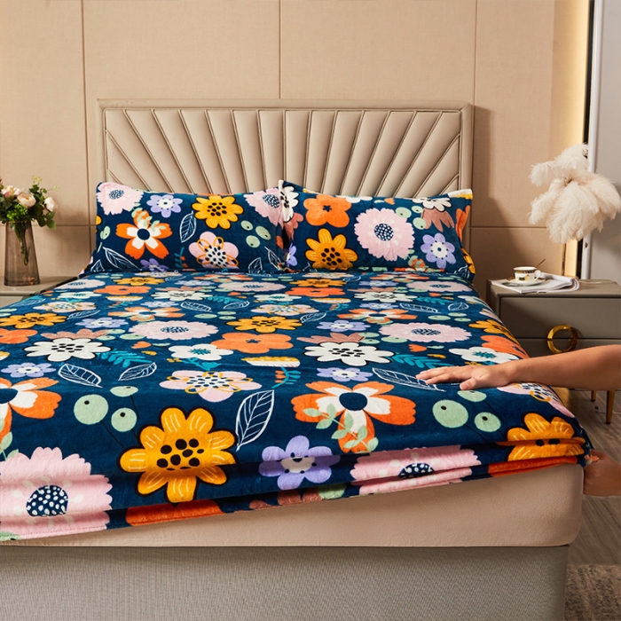 91家纺网 家纺一手货源 找家纺 纽缦 2022新款牛奶绒床笠法莱水晶宝宝 安娜花园蓝