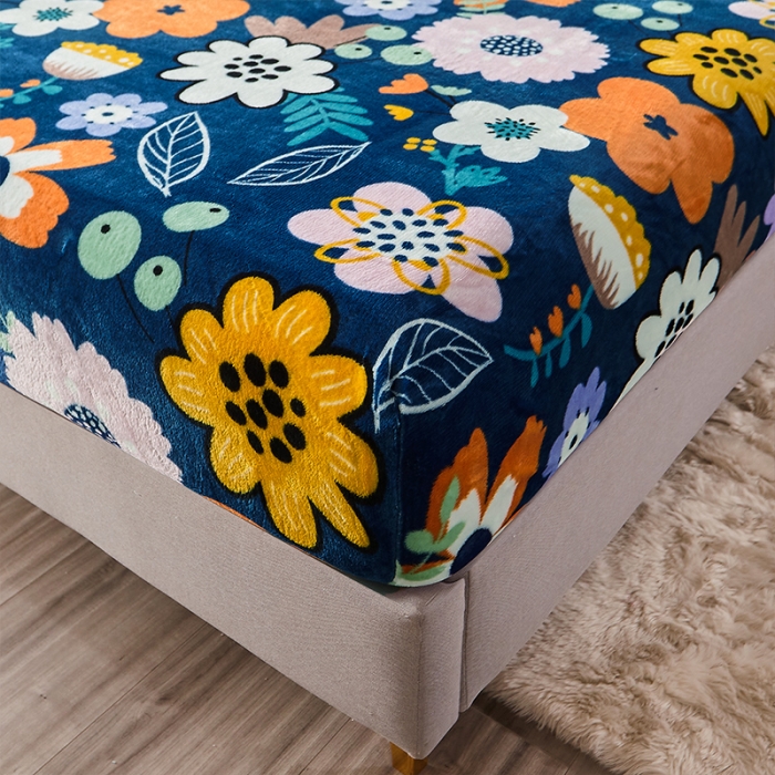 91家纺网 家纺一手货源 找家纺 纽缦 2022新款牛奶绒床笠法莱水晶宝宝 安娜花园蓝