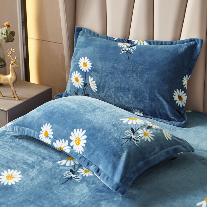 91家纺网 家纺一手货源 找家纺 纽缦 2022新款牛奶绒床笠法莱水晶宝宝 菊之语蓝