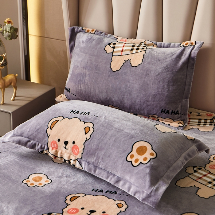 91家纺网 家纺一手货源 找家纺 纽缦 2022新款牛奶绒床笠法莱水晶宝宝 摩登小熊灰咖