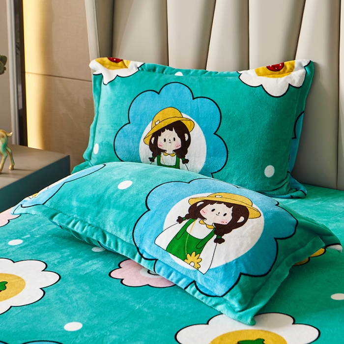 91家纺网 家纺一手货源 找家纺 纽缦 2022新款牛奶绒床笠法莱水晶宝宝 草莓女孩