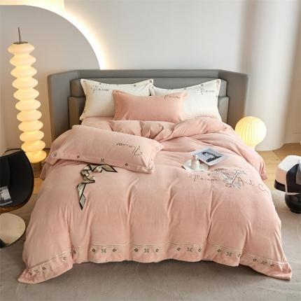 91家纺网 家纺一手货源 找家纺 总名品优仓 2022新款朵朵情缘系列牛奶绒刺绣宽边系列四件套