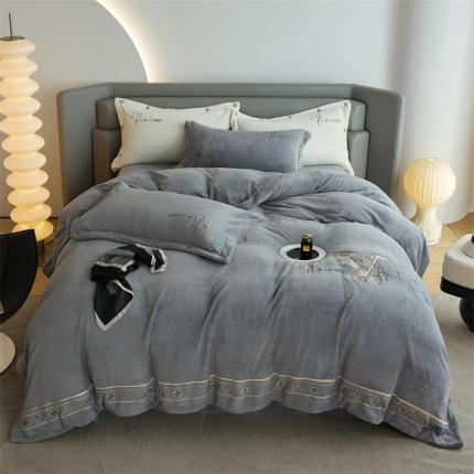 91家纺网 家纺一手货源 找家纺 总名品优仓 2022新款朵朵情缘系列牛奶绒刺绣宽边系列四件套