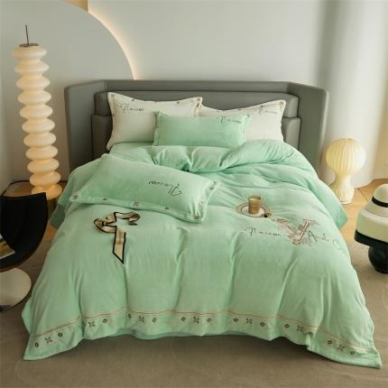 91家纺网 家纺一手货源 找家纺 总名品优仓 2022新款朵朵情缘系列牛奶绒刺绣宽边系列四件套