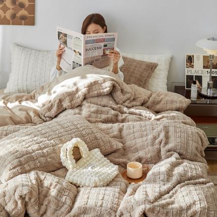 91家纺网 家纺一手货源 找家纺 榻尚家居 2023新款加厚獭兔绒牛奶绒四件套 奶咖