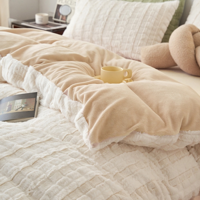 91家纺网 家纺一手货源 找家纺 榻尚家居 2023新款加厚獭兔绒牛奶绒四件套 奶白