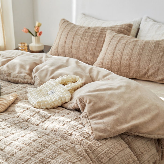 91家纺网 家纺一手货源 找家纺 榻尚家居 2023新款加厚獭兔绒牛奶绒四件套 奶咖