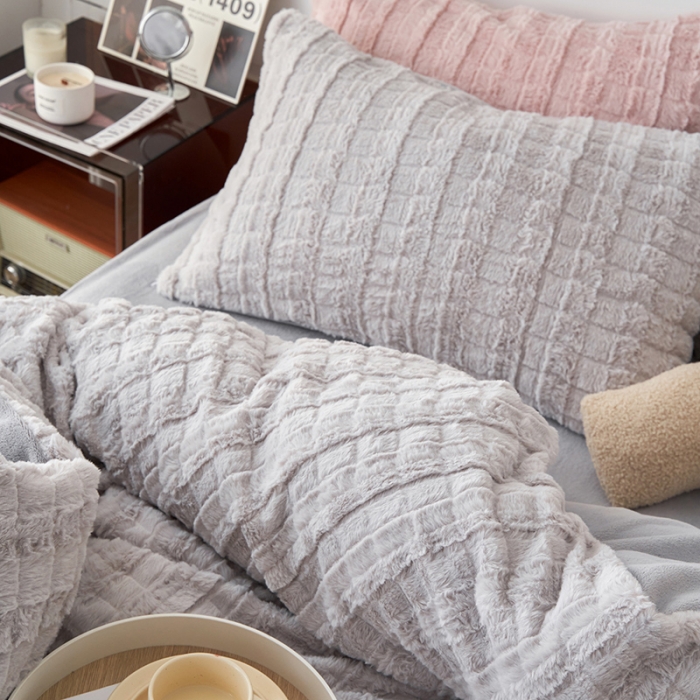 91家纺网 家纺一手货源 找家纺 榻尚家居 2023新款加厚獭兔绒牛奶绒四件套 浅灰