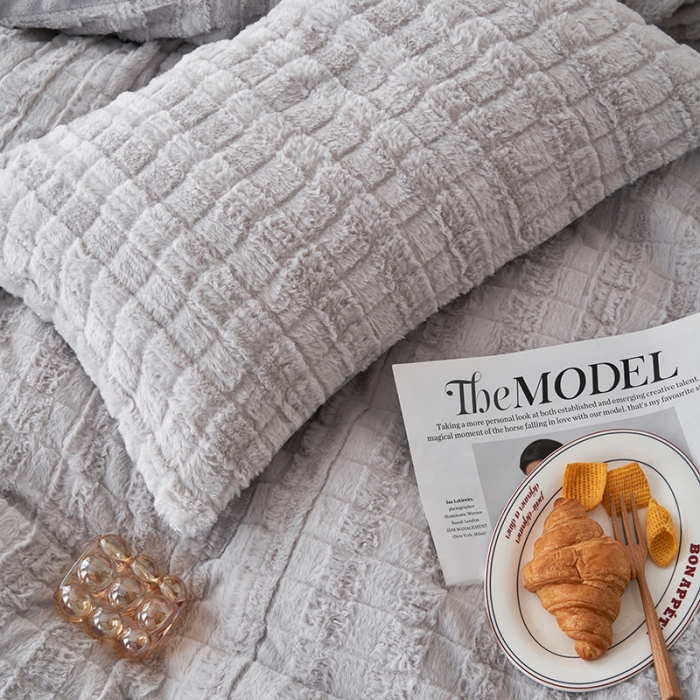 91家纺网 家纺一手货源 找家纺 榻尚家居 2023新款加厚獭兔绒牛奶绒四件套 浅灰