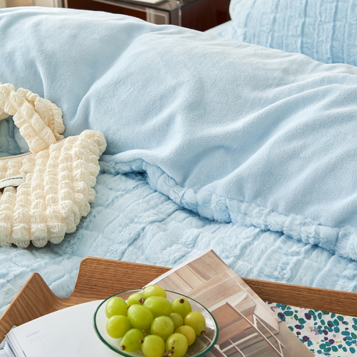 91家纺网 家纺一手货源 找家纺 榻尚家居 2023新款加厚獭兔绒牛奶绒四件套 天蓝