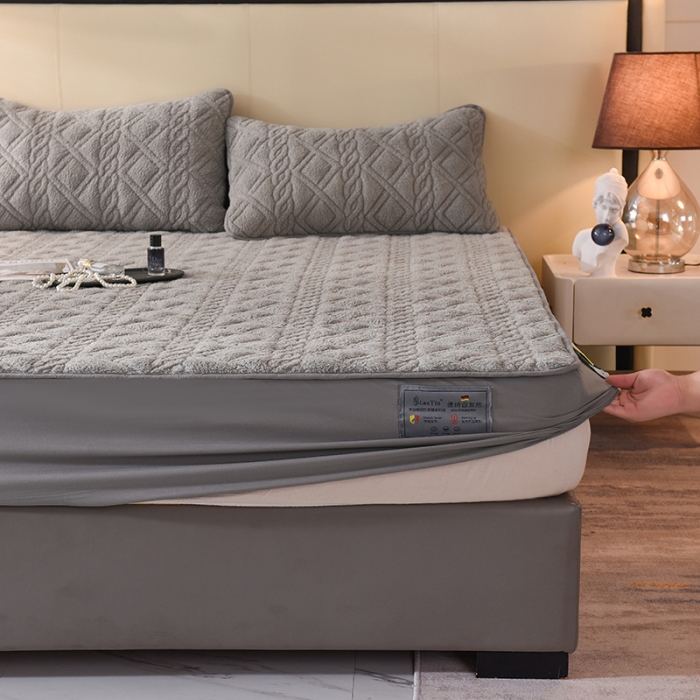 91家纺网 家纺一手货源 找家纺 豪选 2025新款羊羔绒德绒夹棉速暖加厚夹棉床笠 德绒灰色