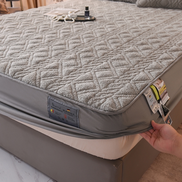 91家纺网 家纺一手货源 找家纺 豪选 2025新款羊羔绒德绒夹棉速暖加厚夹棉床笠 德绒灰色