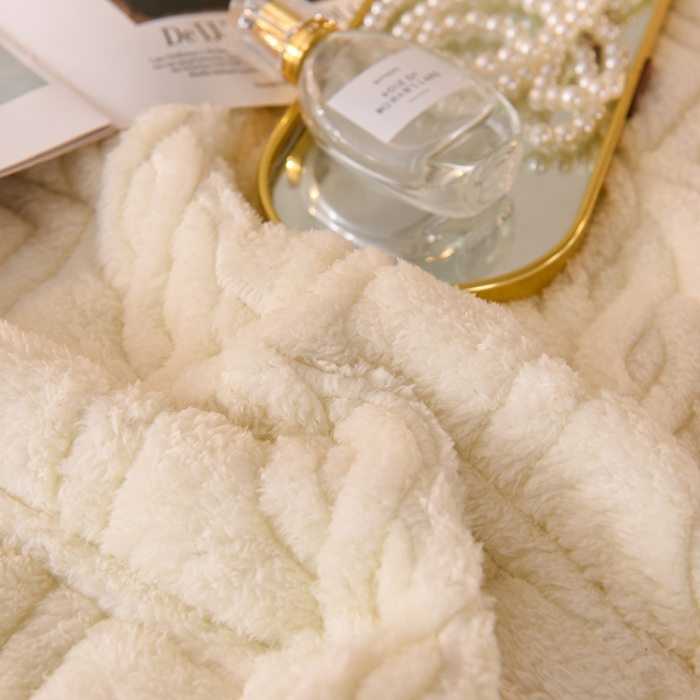 91家纺网 家纺一手货源 找家纺 豪选 2025新款羊羔绒德绒夹棉速暖加厚夹棉床笠 德绒米黄