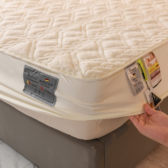 91家纺网 家纺一手货源 找家纺 豪选 2025新款羊羔绒德绒夹棉速暖加厚夹棉床笠 德绒米黄