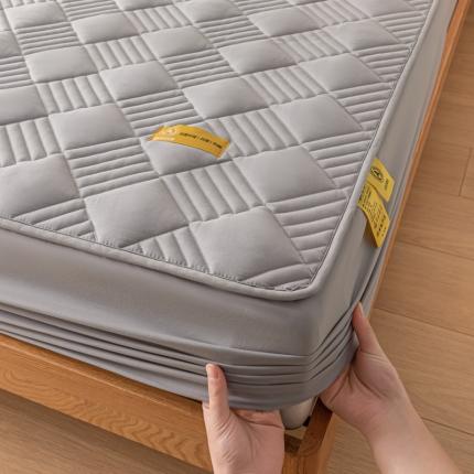 91家纺网 家纺一手货源 找家纺 芬晴家纺 2023新款A类母婴级夹棉床笠系列 旋律-灰