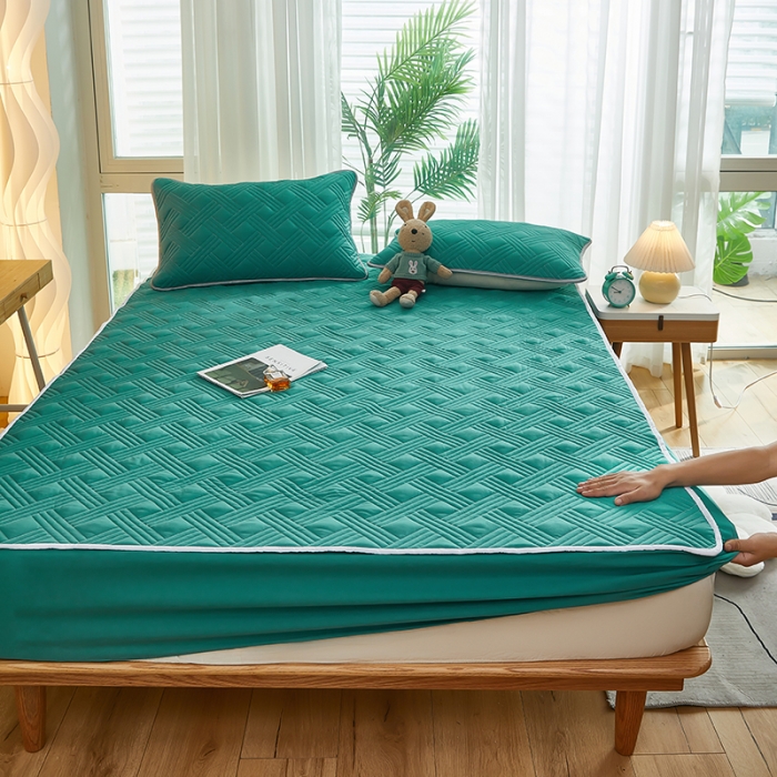 91家纺网 家纺一手货源 找家纺 蕾诺 2023新品夹棉防水隔尿床笠席梦思保护套 东墨绿