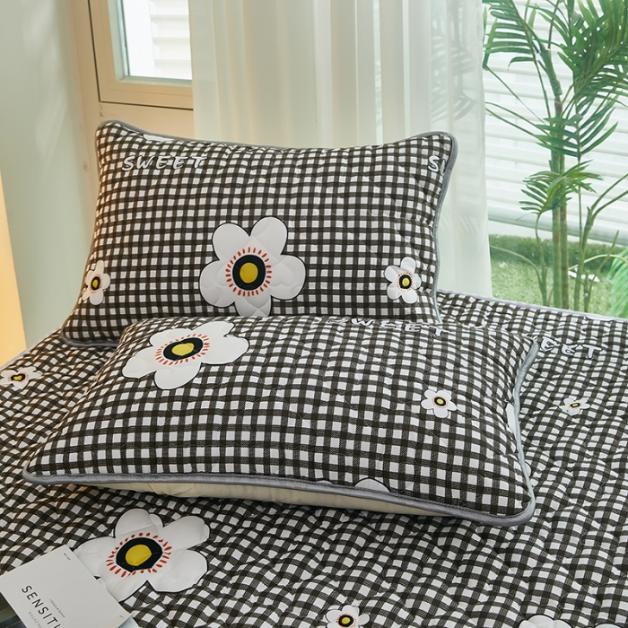 91家纺网 家纺一手货源 找家纺 蕾诺 2023新品夹棉防水隔尿床笠席梦思保护套 兰花格