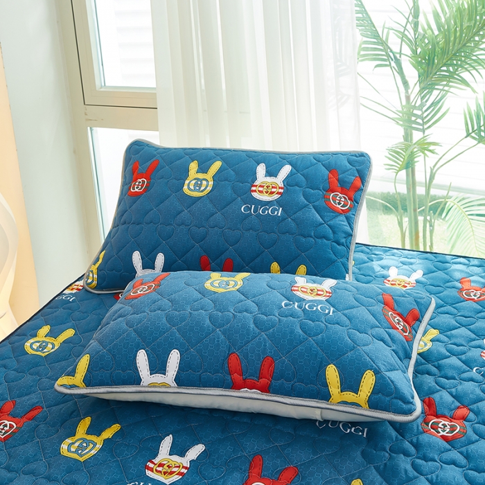 91家纺网 家纺一手货源 找家纺 蕾诺 2023新品夹棉防水隔尿床笠席梦思保护套 蓝精灵