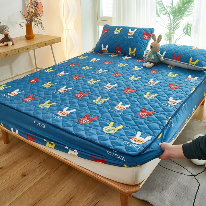 91家纺网 家纺一手货源 找家纺 蕾诺 2023新品夹棉防水隔尿床笠席梦思保护套 蓝精灵