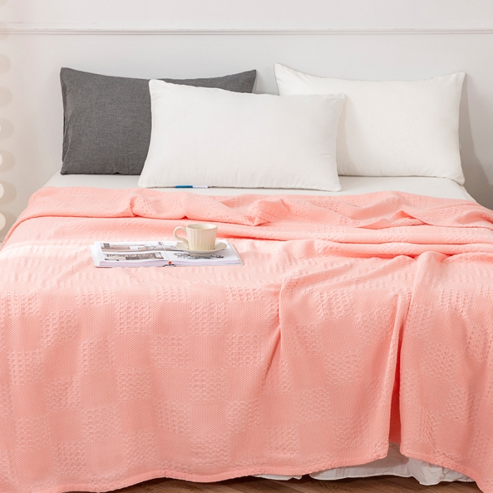 91家纺网 家纺一手货源 找家纺 乐家纺织 2022新款针织镂空毯 镂空毯粉