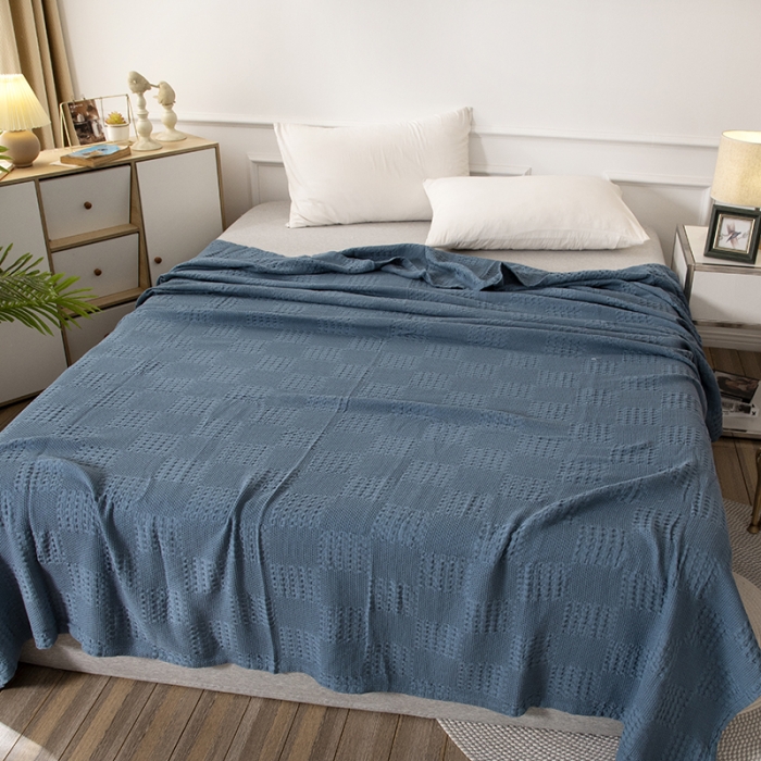 91家纺网 家纺一手货源 找家纺 乐家纺织 2022新款针织镂空毯 镂空毯湖蓝