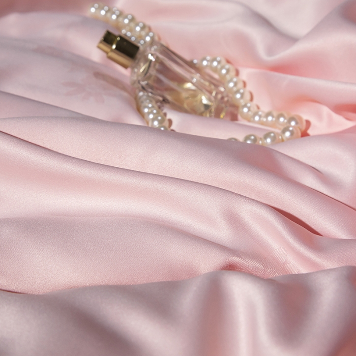 91家纺网 家纺一手货源 找家纺 畅畅 2022新款莫代尔贡缎提花桑蚕丝夏被春秋被冬被被芯 粉色