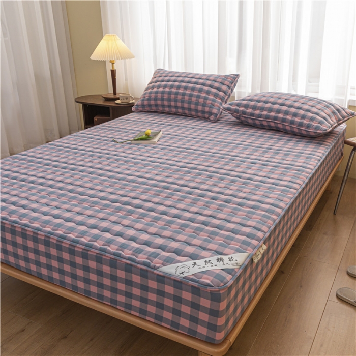 91家纺网 家纺一手货源 找家纺 雪云美新款A类新疆棉花床笠 全棉水洗棉夹棉床笠单  粉灰格