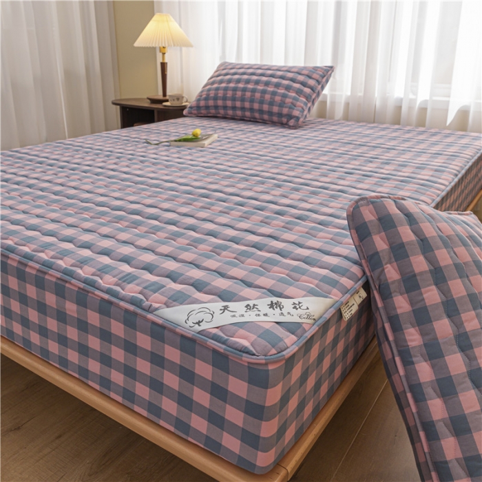 91家纺网 家纺一手货源 找家纺 雪云美新款A类新疆棉花床笠 全棉水洗棉夹棉床笠单  粉灰格