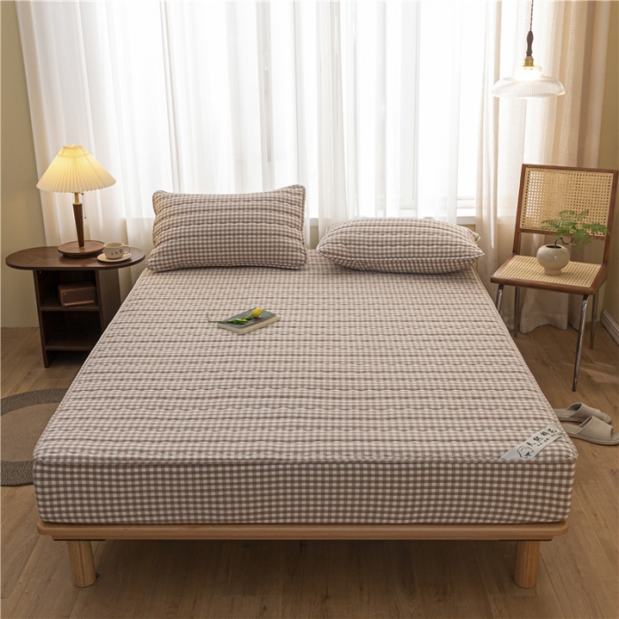 91家纺网 家纺一手货源 找家纺 雪云美新款A类新疆棉花床笠 全棉水洗棉夹棉床笠单件  咖小格