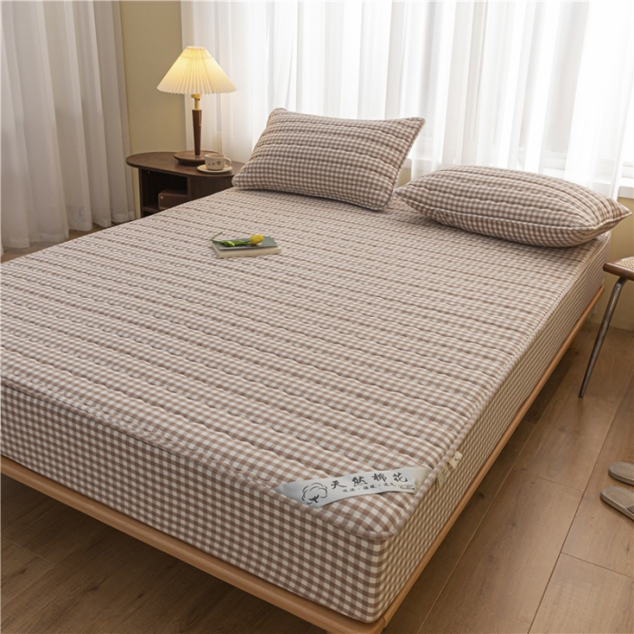 91家纺网 家纺一手货源 找家纺 雪云美新款A类新疆棉花床笠 全棉水洗棉夹棉床笠单件  咖小格