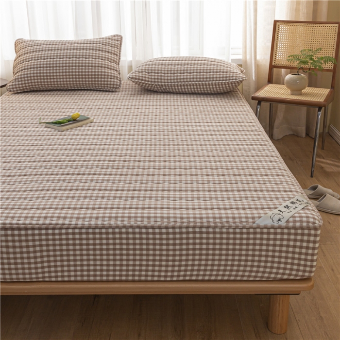 91家纺网 家纺一手货源 找家纺 雪云美新款A类新疆棉花床笠 全棉水洗棉夹棉床笠单件  咖小格