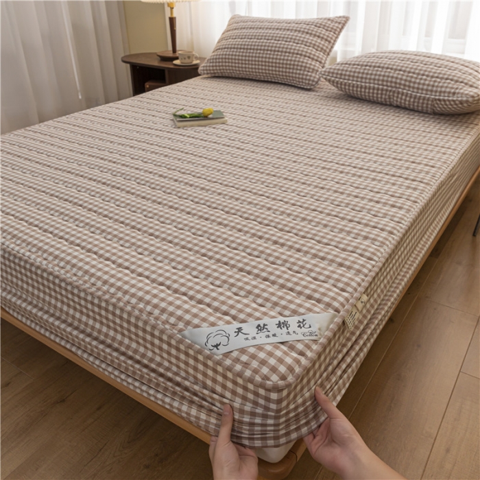 91家纺网 家纺一手货源 找家纺 雪云美新款A类新疆棉花床笠 全棉水洗棉夹棉床笠单件  咖小格