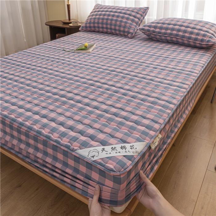 91家纺网 家纺一手货源 找家纺 雪云美新款A类新疆棉花床笠 全棉水洗棉夹棉床笠单  粉灰格