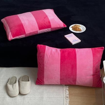 91家纺网 家纺一手货源 找家纺 桃喜 2022新款牛奶绒条纹枕套 蔷薇海棠