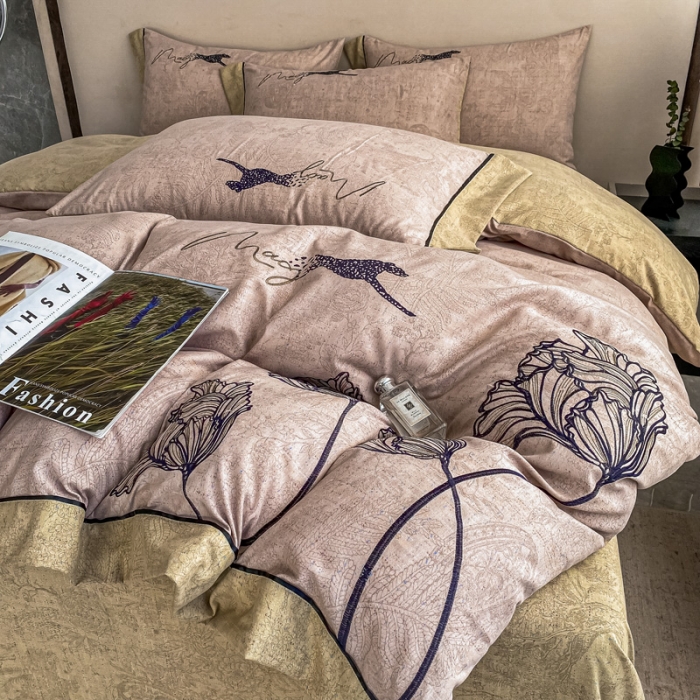 91家纺网 家纺一手货源 找家纺 宅家居新款豹森系列-轻奢复古风阳绒磨毛雅棉刺绣四件套 豆沙粉