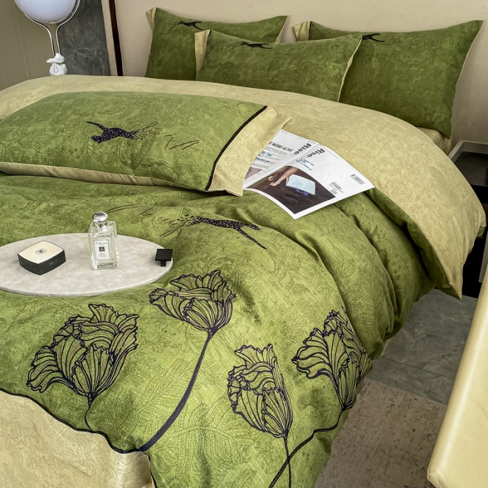 91家纺网 家纺一手货源 找家纺 宅家居新款豹森系列-轻奢复古风阳绒磨毛雅棉刺绣四件套 复古绿