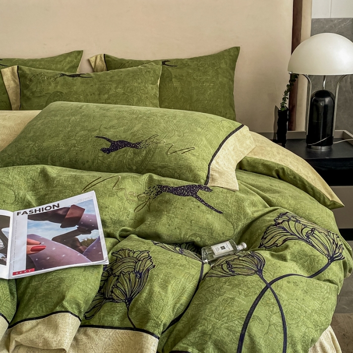 91家纺网 家纺一手货源 找家纺 宅家居新款豹森系列-轻奢复古风阳绒磨毛雅棉刺绣四件套 复古绿