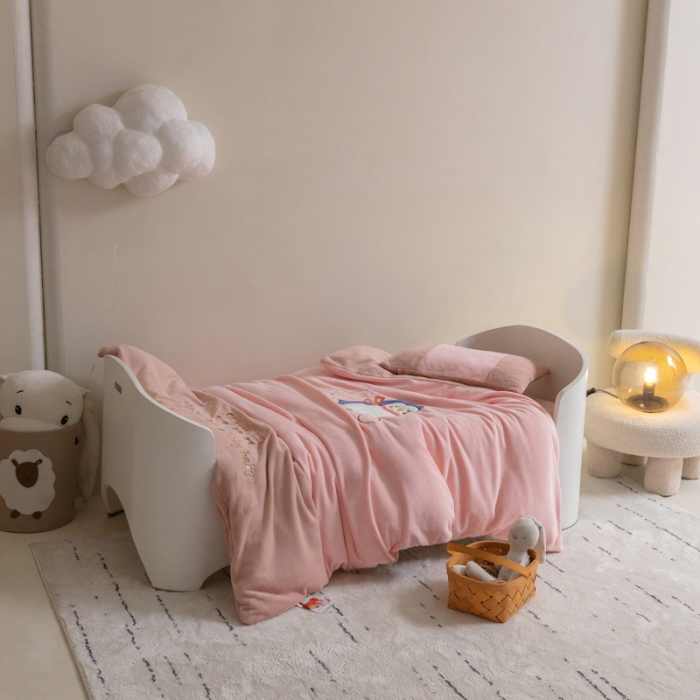 91家纺网 家纺一手货源 找家纺 （总）喜多兔2022新款全消光牛奶绒幼儿园三件套-小伙伴