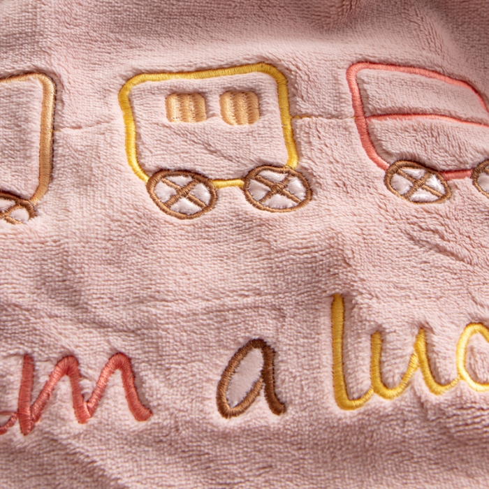 91家纺网 家纺一手货源 找家纺 喜多兔 2022新款全消光牛奶绒幼儿园三件套-小伙伴 粉色魔力小兔子