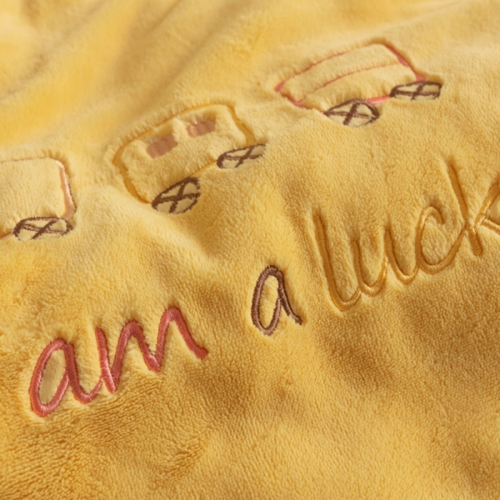 91家纺网 家纺一手货源 找家纺 喜多兔 2022新款全消光牛奶绒幼儿园三件套-小伙伴 黄色哈喽小猫咪