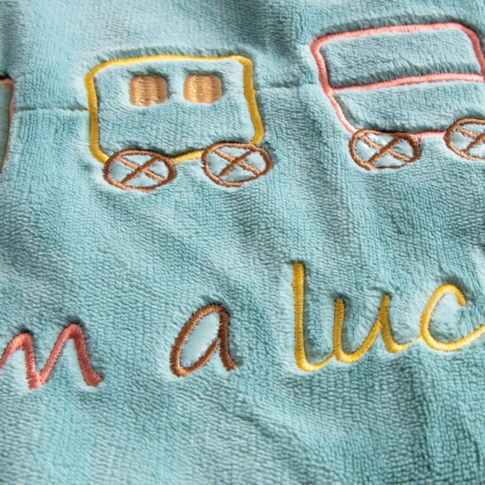 91家纺网 家纺一手货源 找家纺 喜多兔 2022新款全消光牛奶绒幼儿园三件套-小伙伴 绿色搞怪小恐龙