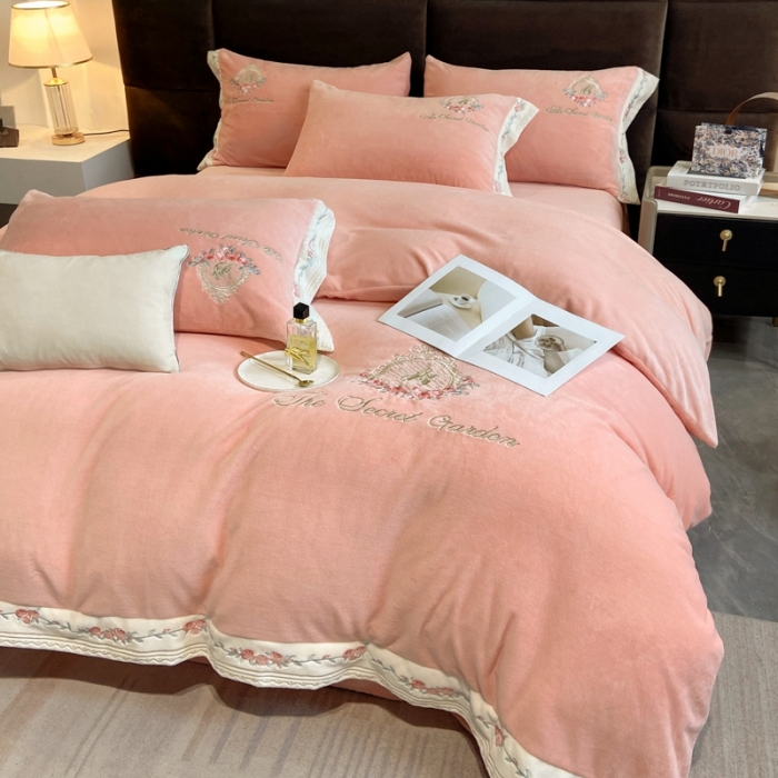 91家纺网 家纺一手货源 找家纺 可以家居 2022爆款全消光蚕丝牛奶绒四件套 香榭—贵族粉