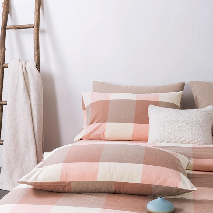 91家纺网 家纺一手货源 找家纺 全棉无印色织水洗棉四件套良品纯棉日式宿舍学生三件套 蜜粉大格